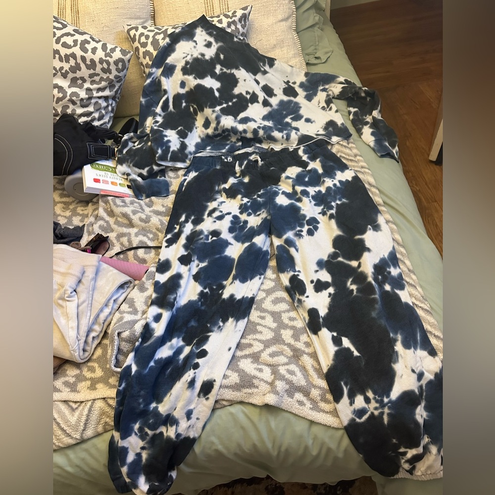 Colsie Navy and White Tie-Dye Lounge Set